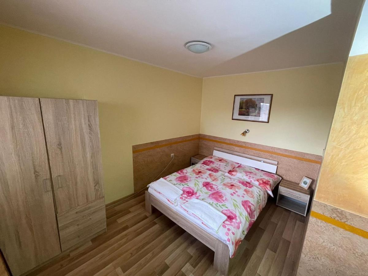 Hotel Sifra 276 à Nová Lesná Extérieur photo